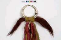 藏品(男子山豬牙臂環)的圖片